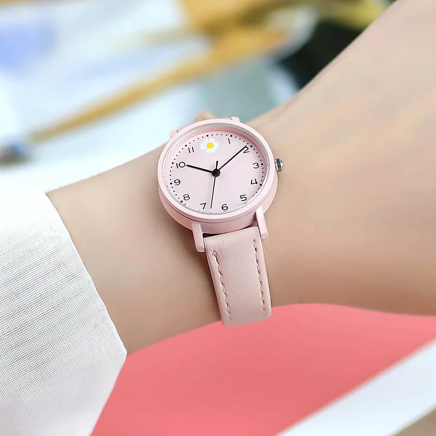 Часы женские кварцевые с маленькой хризантемой черные 2020 | Наручные часы