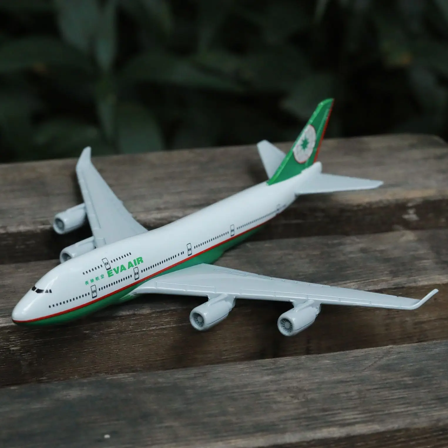 China Taiwan Eva Airways Boeing 747 Aircraft Alloy Diecast Model 15cm World Aviation Collectible Miniature Souvenir Ornament | Игрушки и