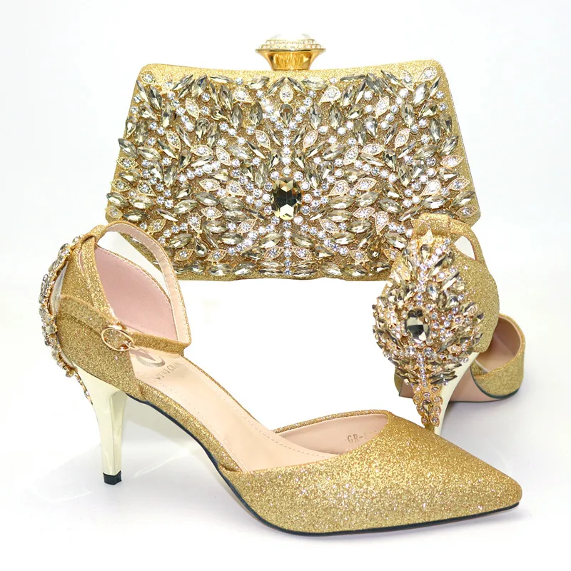 Итальянская женская обувь и подходящая Сумочка золотистого цвета красивая в