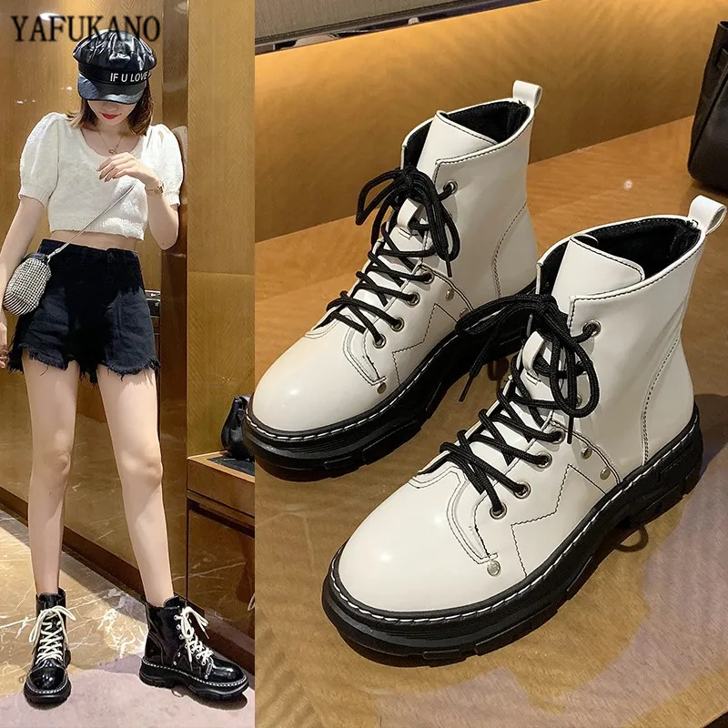 

Модные Ботинки Martin с заклепками, новинка 2020, женские ботильоны на платформе, короткие ботинки на толстой подошве, мотоциклетные ботинки в бр...