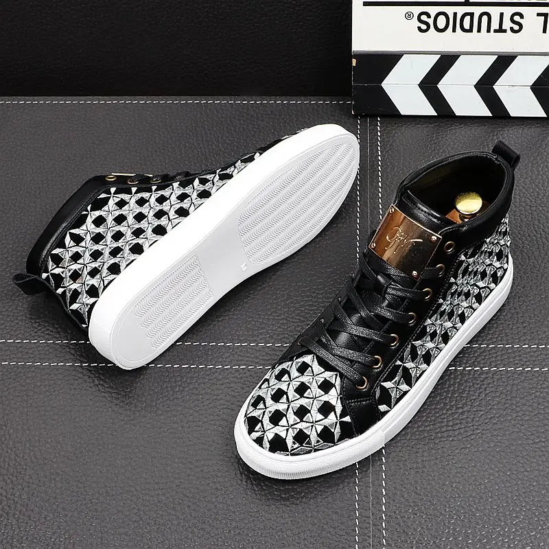 Мужские мокасины из искусственной кожи на плоской подошве с заклепками