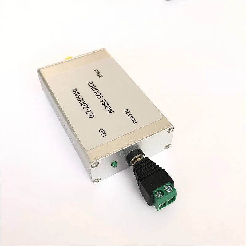 Радиочастотный генератор шумов источник сигналов с функцией отслеживания