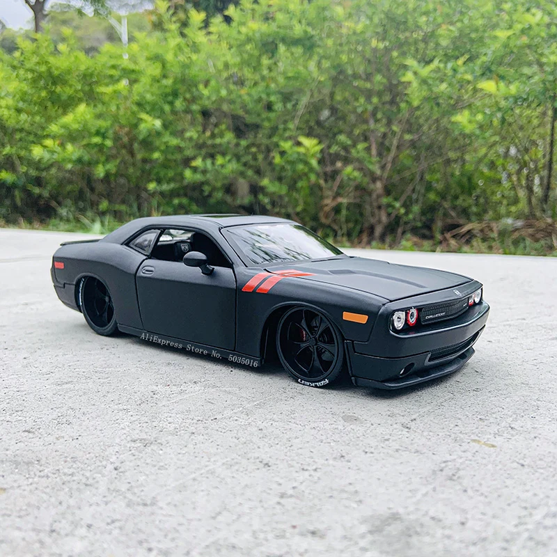 Модель автомобиля Maisto 1:24 2008 Dodge Challenger из сплава декоративная коллекция