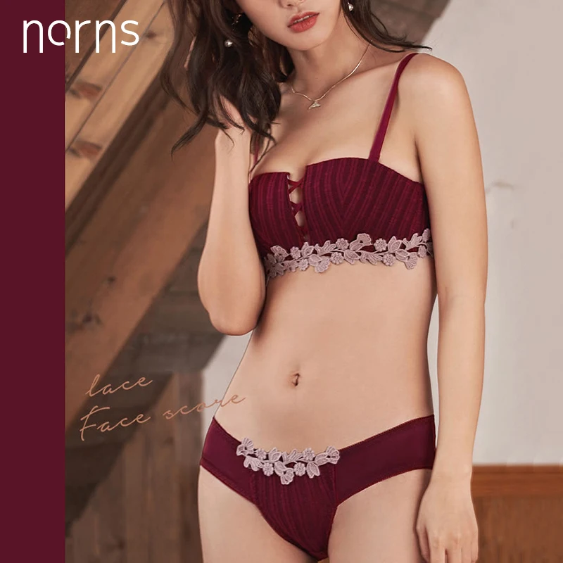 Комплект женского кружевного нижнего белья с чашкой 1/2|Комплекты белья| |