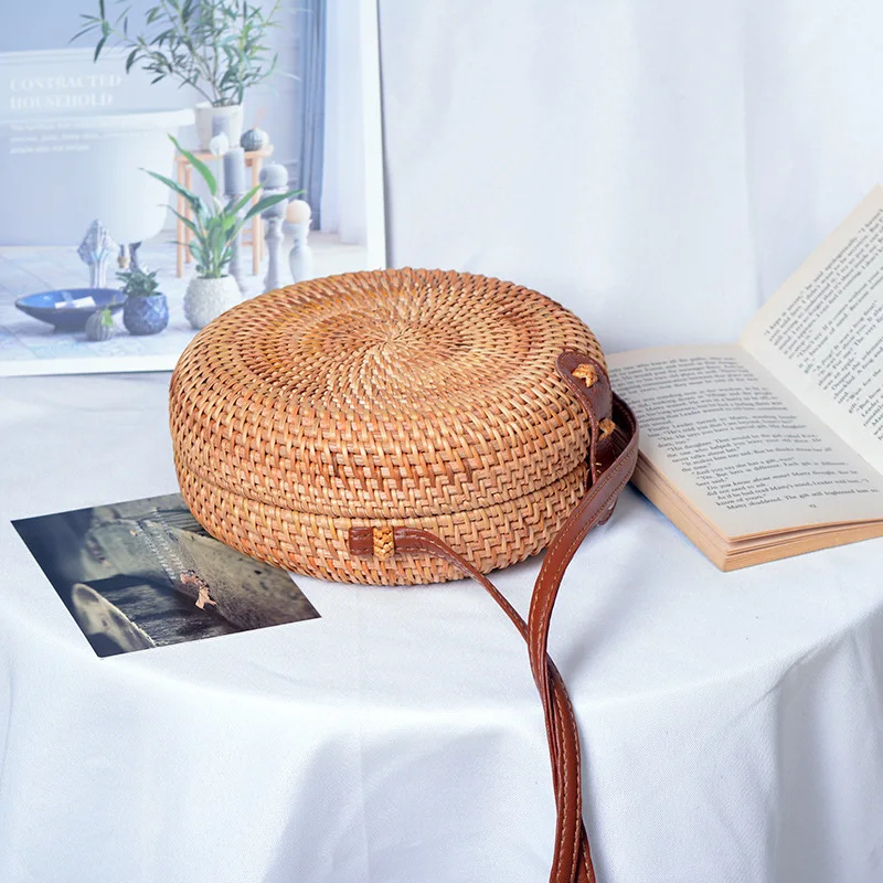 

Vietnam rattan - ins butterfly - baotsen is a kind of circular arc woven bag