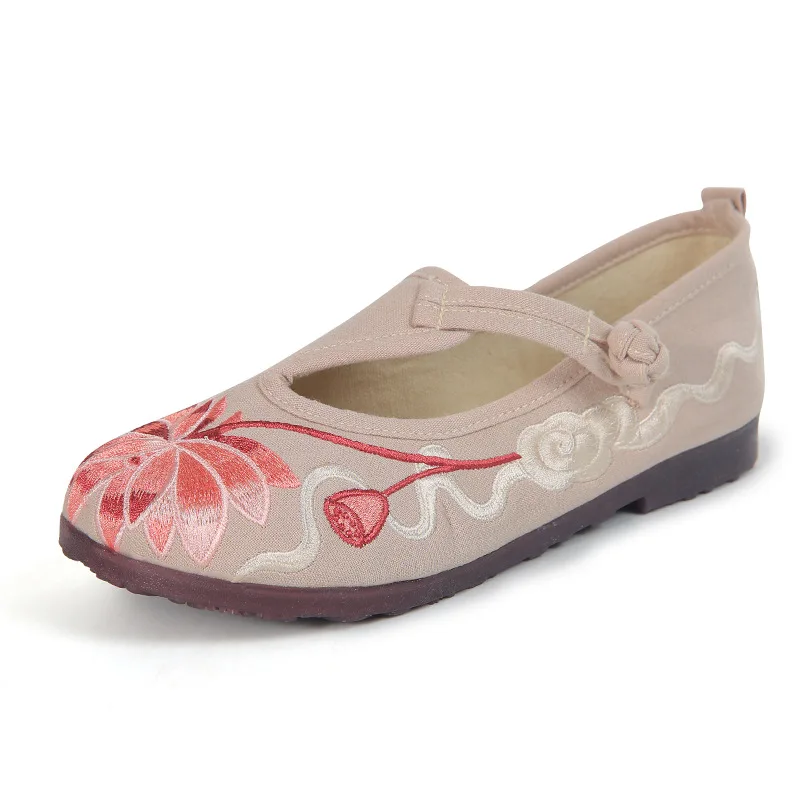 

2021 spring and autumn new ethnic style embroidered shoes ladies antique hanfu flat shoes matching shoes old Beijing cloth shoes