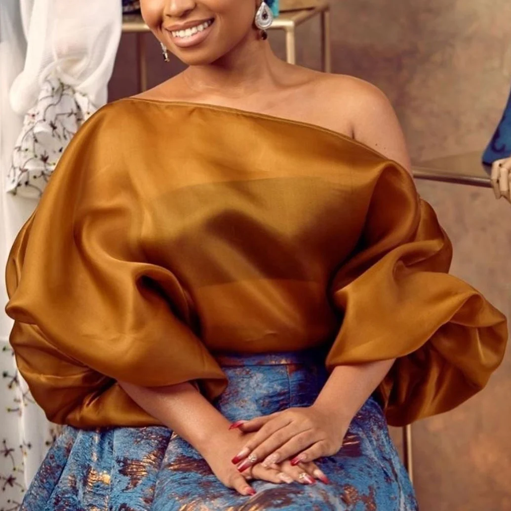 Женская прозрачная блузка с открытыми плечами длинная привлекательная