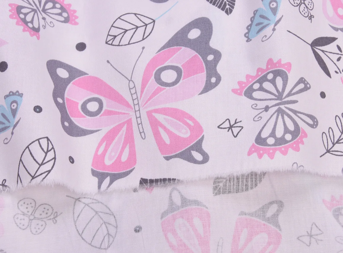 Симпатичная саржевая хлопковая ткань с геометрическим принтом и розовыми