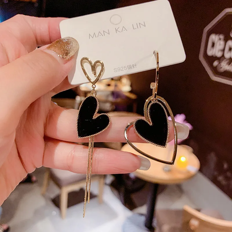 

2020 New Asymmetric Hollow Black Heart Long Tassel Earrings Korean Earrings Female Jewelry Gift