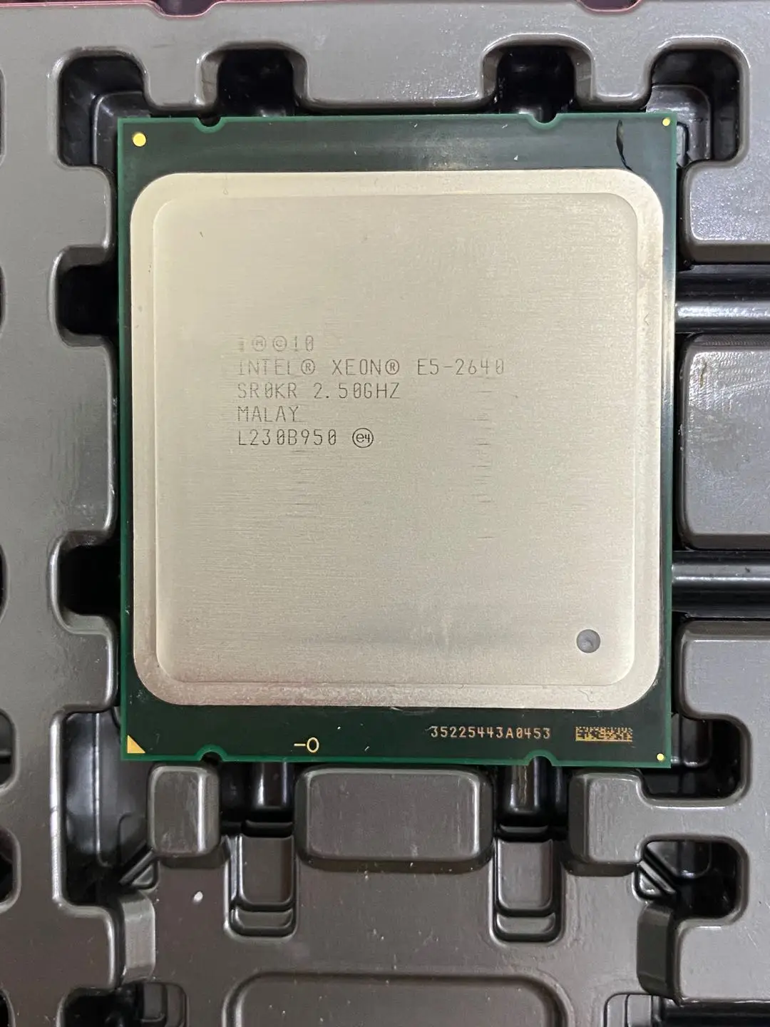 Процессор Intel Xeon E5-2640 процессор 6-ядерный 15 Мб кэш/2 5 ГГц/8 00 ГТ/с 95 Вт LGA 2011 E5 2640