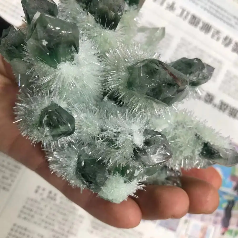 

Натуральный кристалл зеленый призрак кристалл кластер камень энергия камень украшения для обеззараживания lingzhi город дом богатство от зла