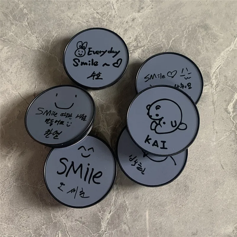 

1 Pcs Kpop EXO Smile Phone Holder Round Finger Grip Mobile Expanding Stand Grip Pocket Socket Support Anti-Fall Foldable