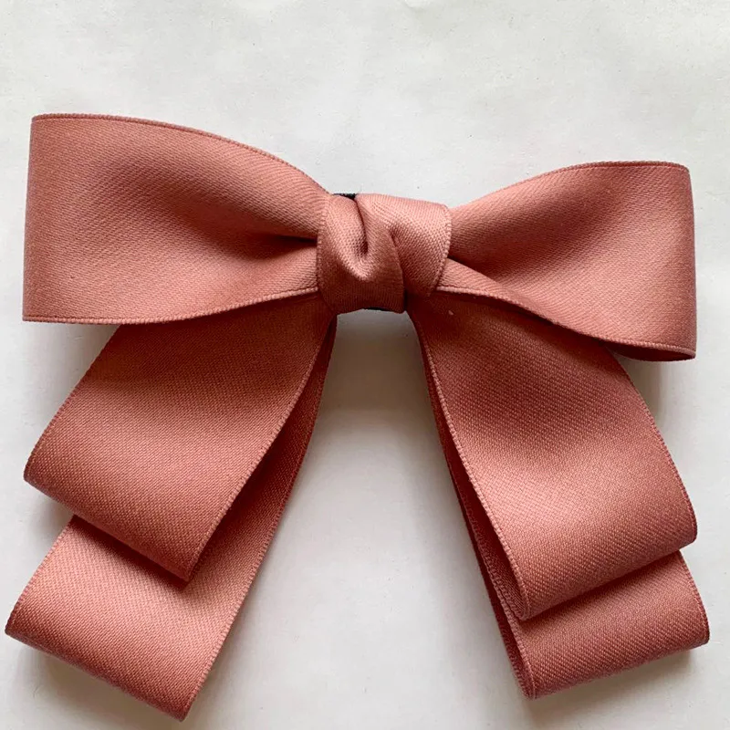 Заколка для волос с большим бантом и гладкой лентой трехслойные разноцветные