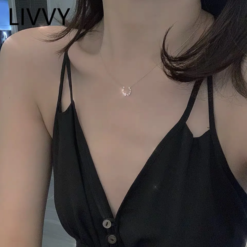 

LIVVY Silver Color Simple Geometry Zircon Pendant Necklace Female Simple Round Clavicle Chain Elegant Temperament Gift