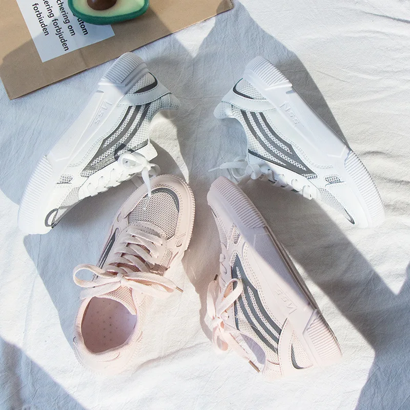 Новинка Маленькие белые туфли Женские дышащие кроссовки со светоотражающими