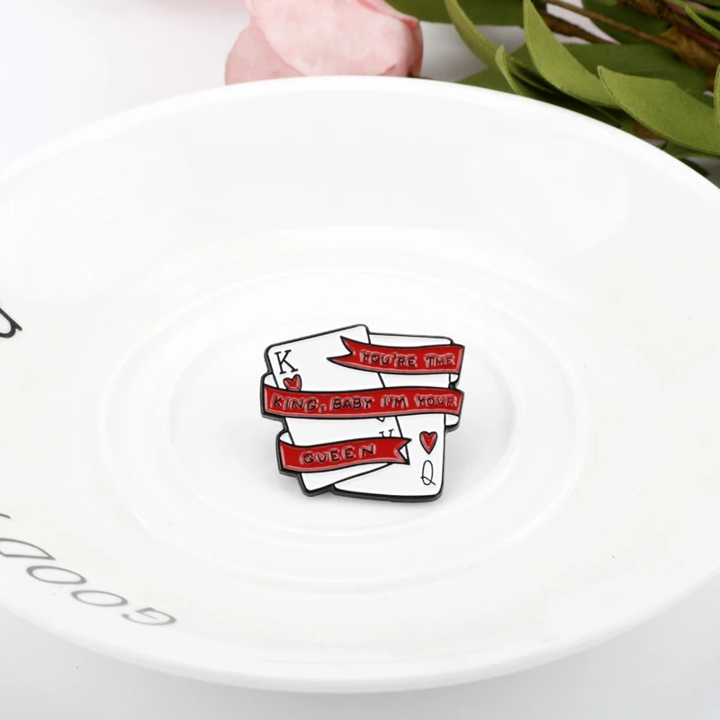 Creative Jewelry Poker Heart Q and K Shape Metal Brooch YOU ARE MY KING BABY AND I AM YOUR QUEEN Letter Enamel Badge Button Pins | Украшения