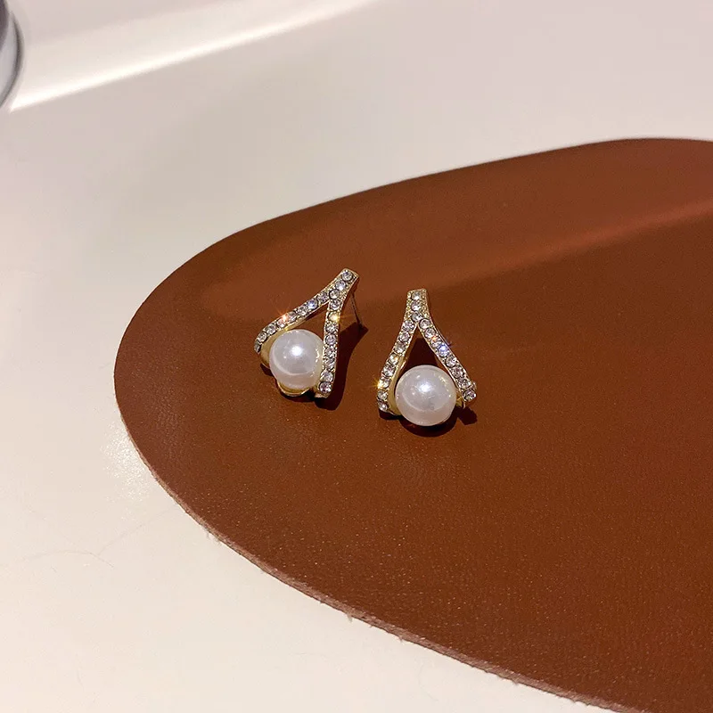 

The New Trend Personality Pearl Diamond Water Drop Women's Earrings Romantic and Elegant Design Earrings Women Wholesale