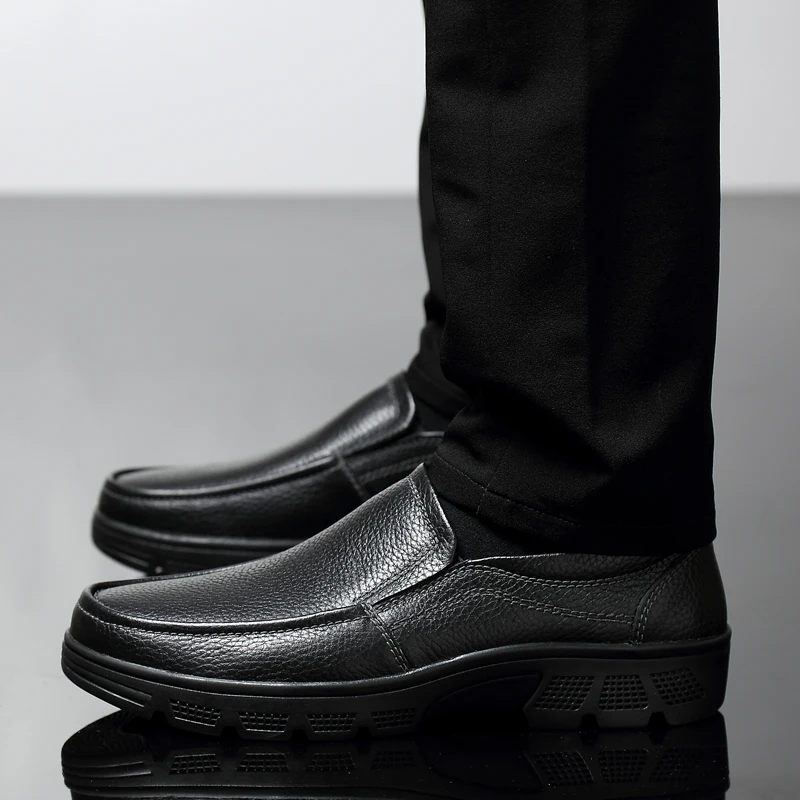 

Genuine Leather Shoes Men slip on fashion loafers Flats outdoor Men's Casual Shoes Brand Man Soft Comfortable moccasins men