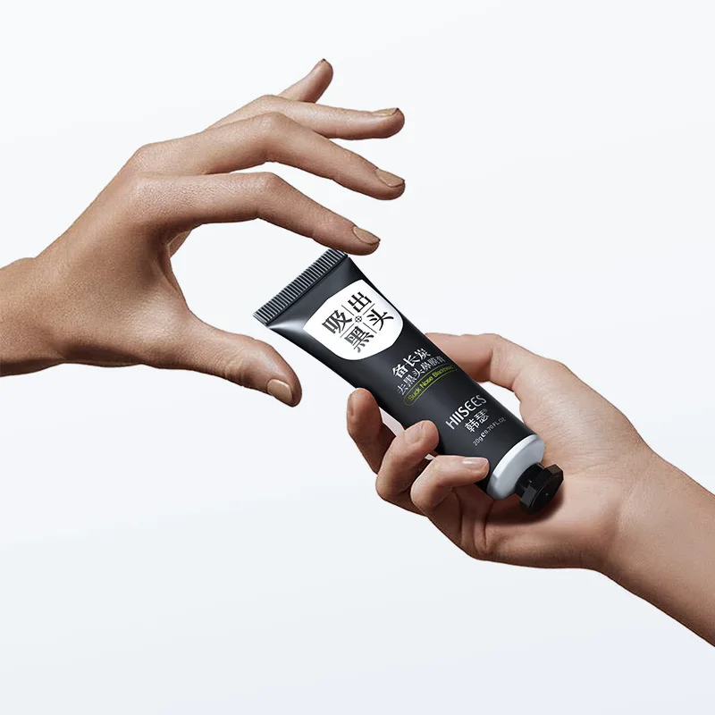 Всасывающая маска из бамбукового угля для глубокого очищения лица черная