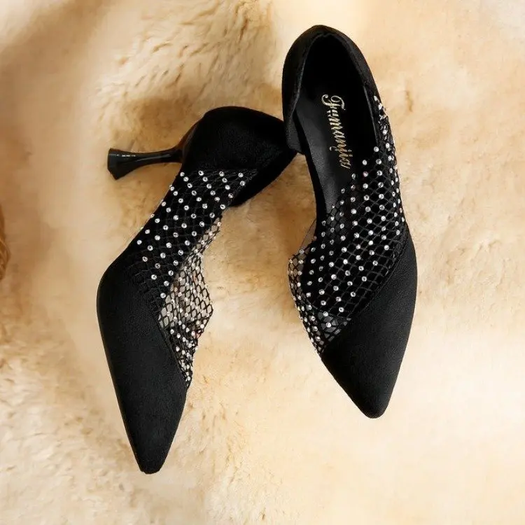 Женские туфли на тонком каблуке лодочки из флока с острым носком и кристаллами