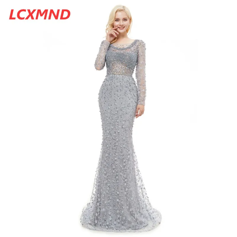 С длинным рукавом и отделкой из бус торжественное вечернее платье длиной до пола