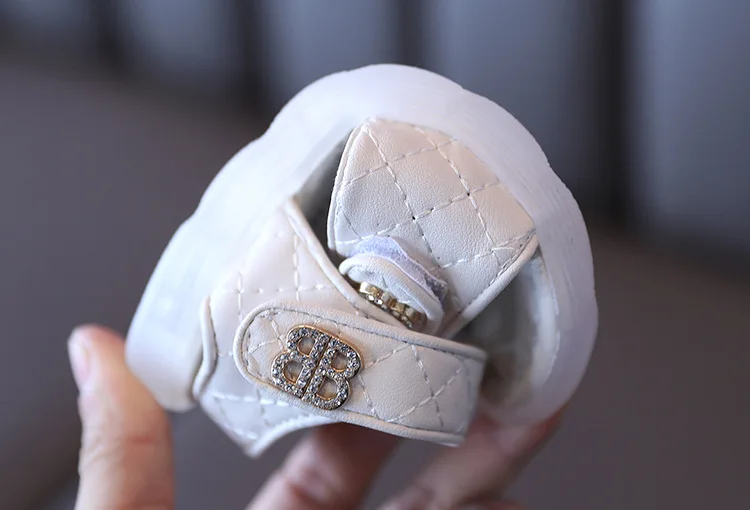 

2021 summer new children's LED lights girls sandals princess sandals childrnen's non-slip soft bottom baby toddler sandals