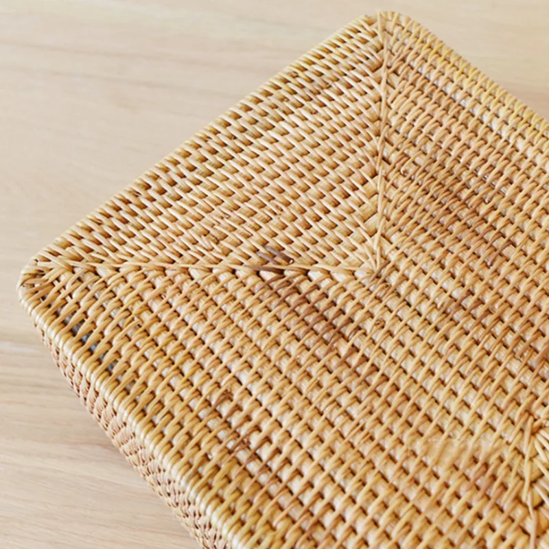 

Handmade Rattan Storage Basket Debris Sorting Basket Dirty Clothes Basket with Lid