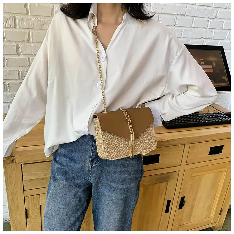 Бахрома из цепочек маленькие Лоскутные сумки для женщин 2020 модные соломенные + ПУ