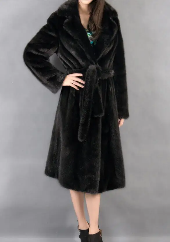 Женское длинное пальто облегающее большого размера с имитацией водной гривы и