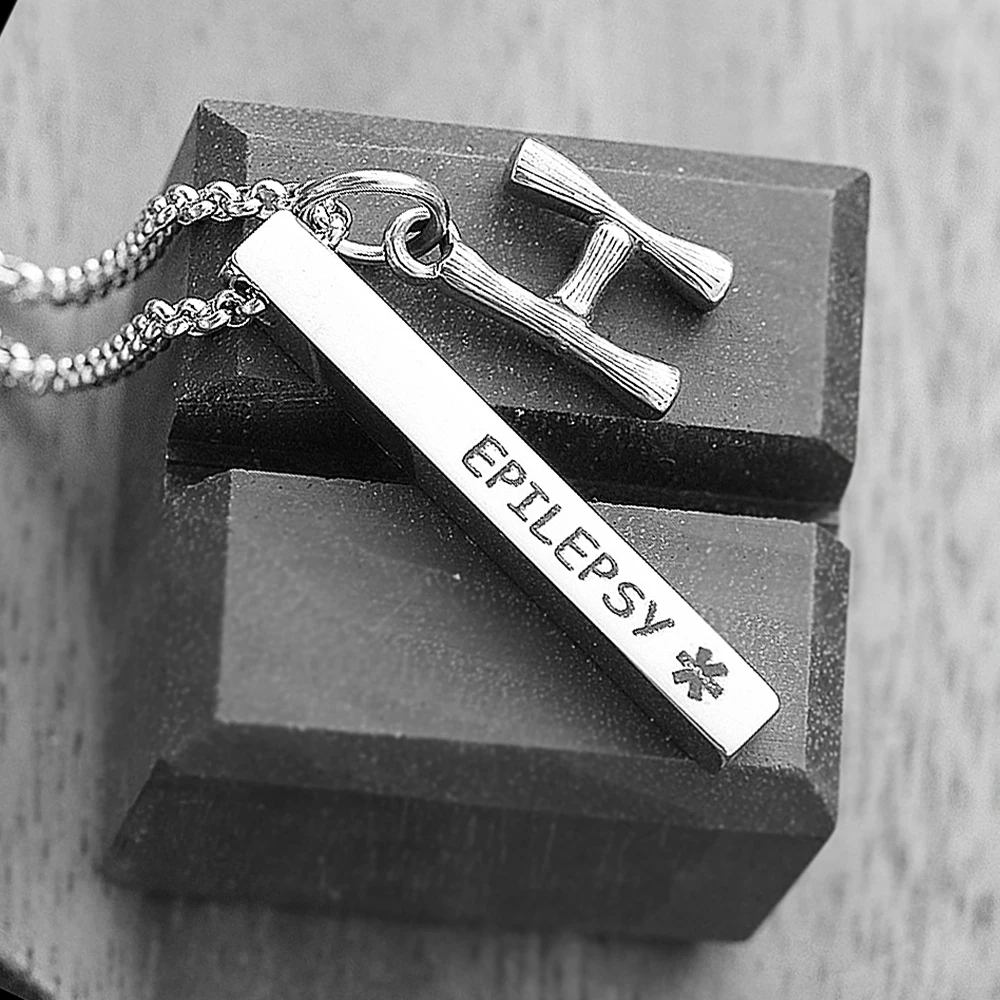 

Ожерелье для эпилепсии, оповещение о гипоаллергенности, Медицинская Подвеска из нержавеющей стали с 26 буквами для мужчин