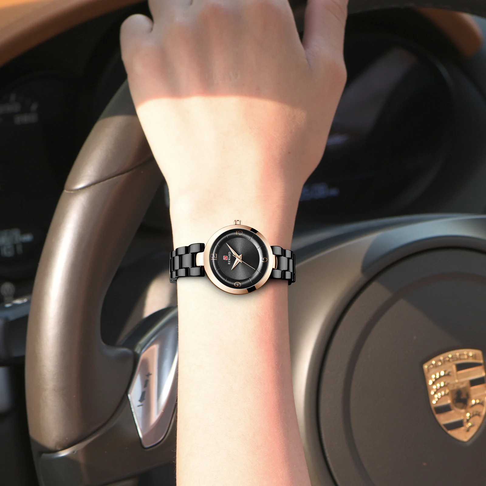 Награда 2019 новые женские часы модные красивые кварцевые из сплава для женщин |