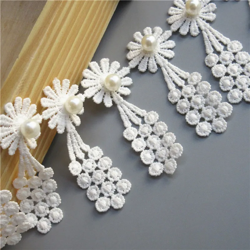 Вышитые кружева с маргариткой жемчужинами цветами виноградными кисточками