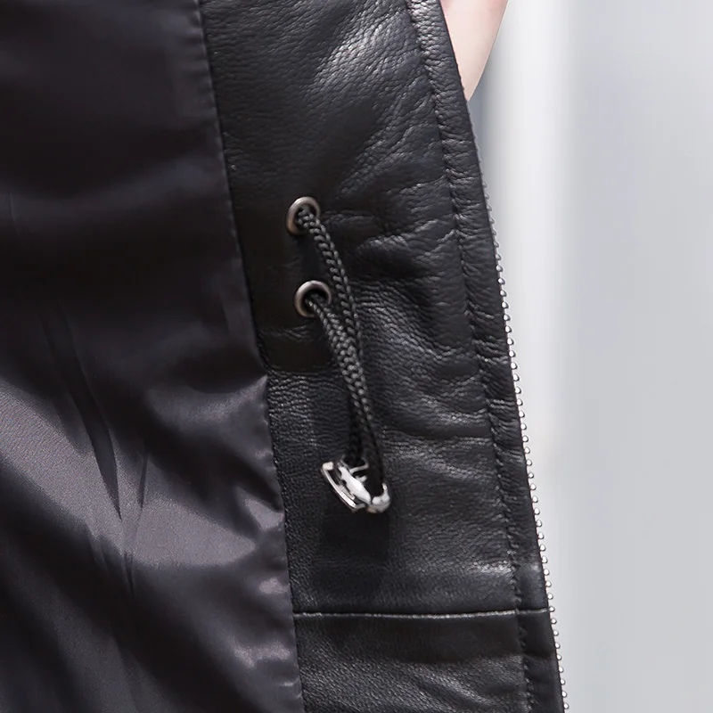 Женский пуховик из натуральной кожи с капюшоном и овчиной