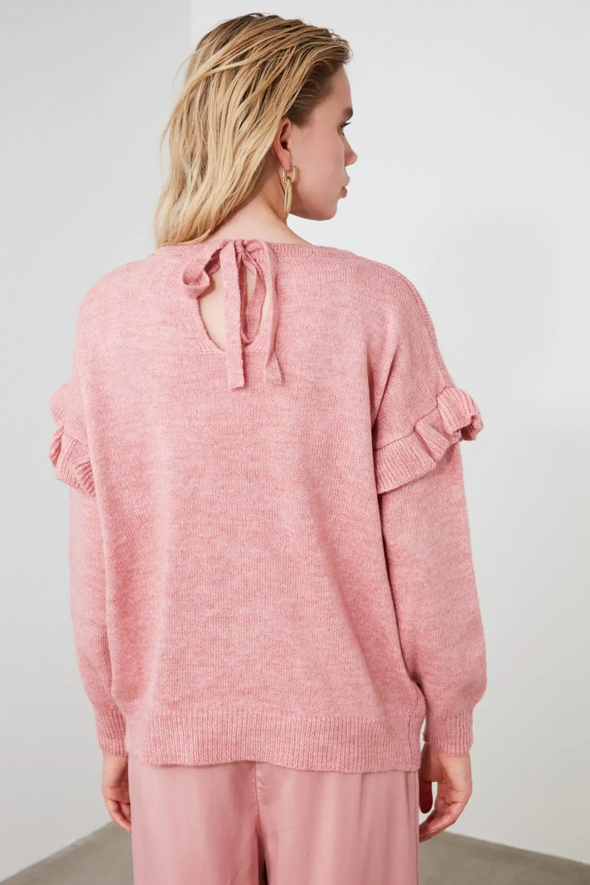 

Trendyol Handle Flounces Back Detailed Knitwear Sweater TWOAW21KZ0765