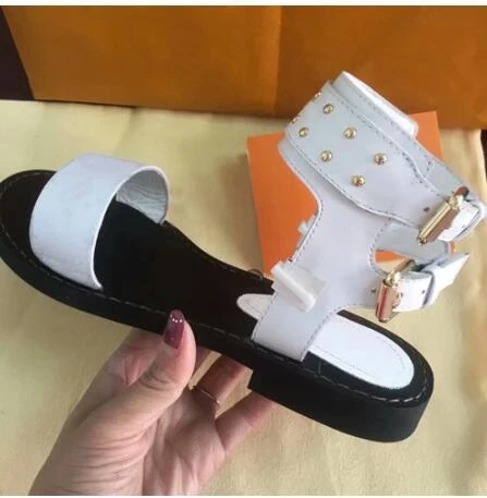 

2021 new leather metal rivet summer sandals luxury brand designer open toe buckle strap flat sandals women's shoes