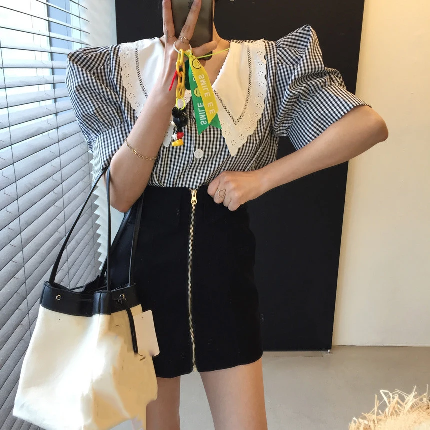 

Korejpaa Women Shirt 2021 Summer French Retro Stitching Embroidery Flower Doll Collar Single-Breasted Puff Sleeve Plaid Blouses