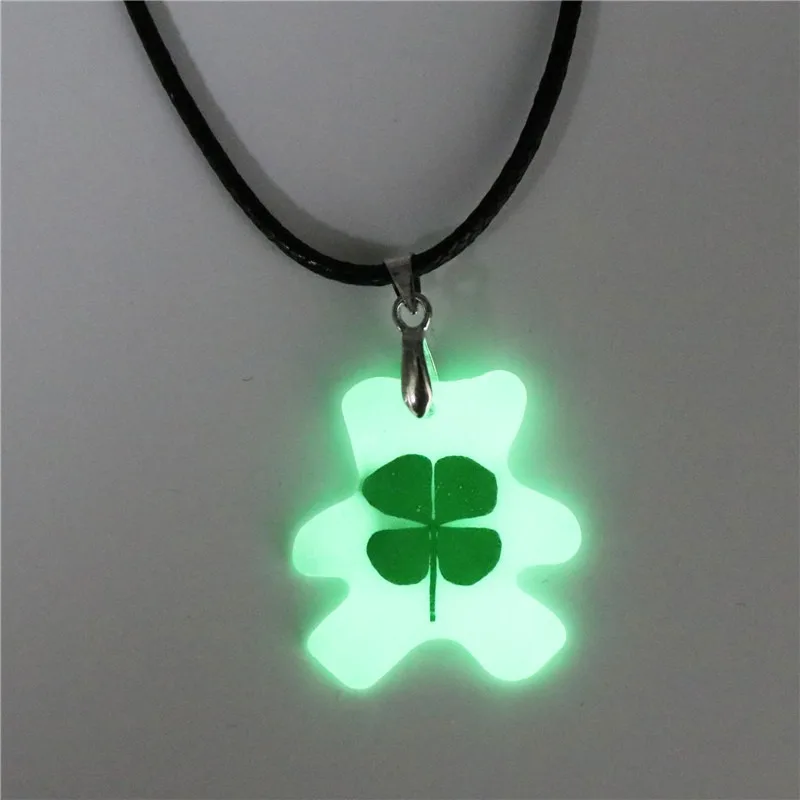 

New Dry Flower Lover Necklace Jewelry Clover Glow Lovers Necklace Heart Necklace Gift Glows In The Dark
