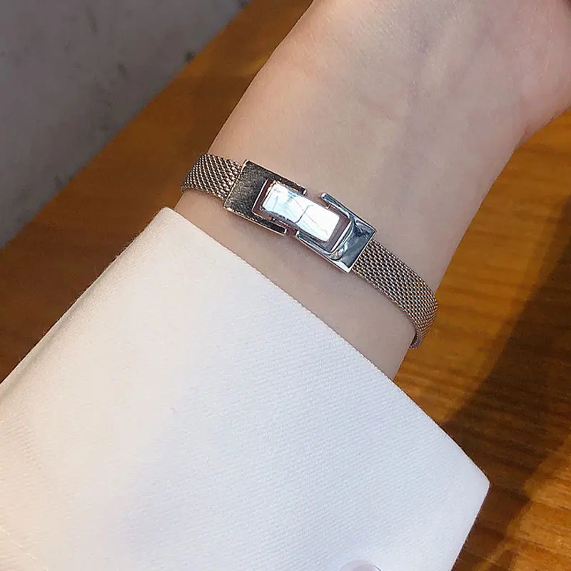 Женский браслет из серебра 30% пробы с пряжкой |