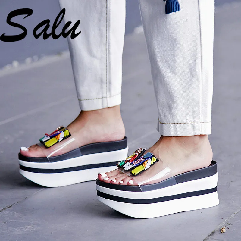 Сандалии Salu женские на танкетке выразительные босоножки с блестками со стразами