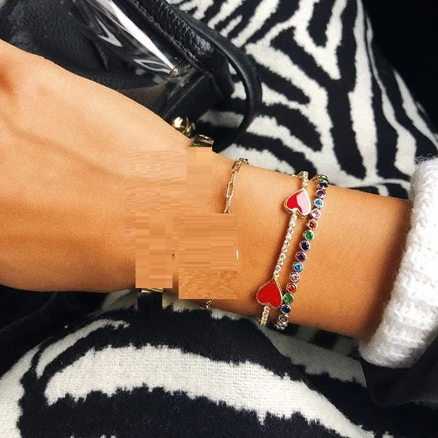 Женский браслет цепочка с эмалью подвеской в виде сердца фианитами подарок на