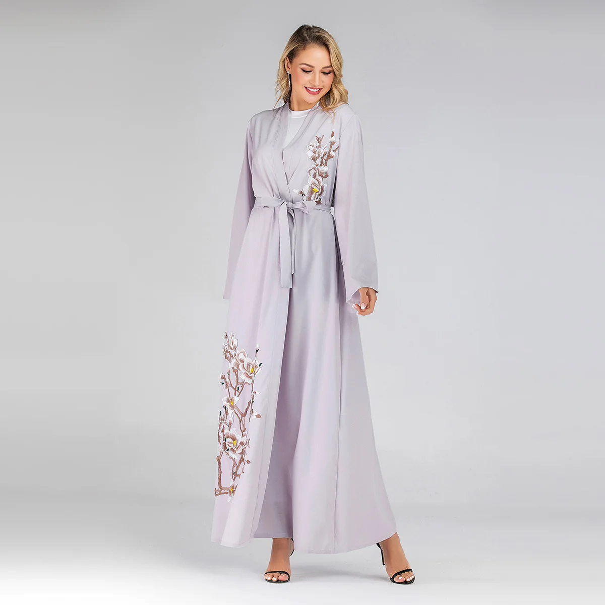 2019 New Middle Eastern National Costume Fashion Muslim Style Cardigan Embroidery Long Sleeve Slim Robes for Woman | Тематическая