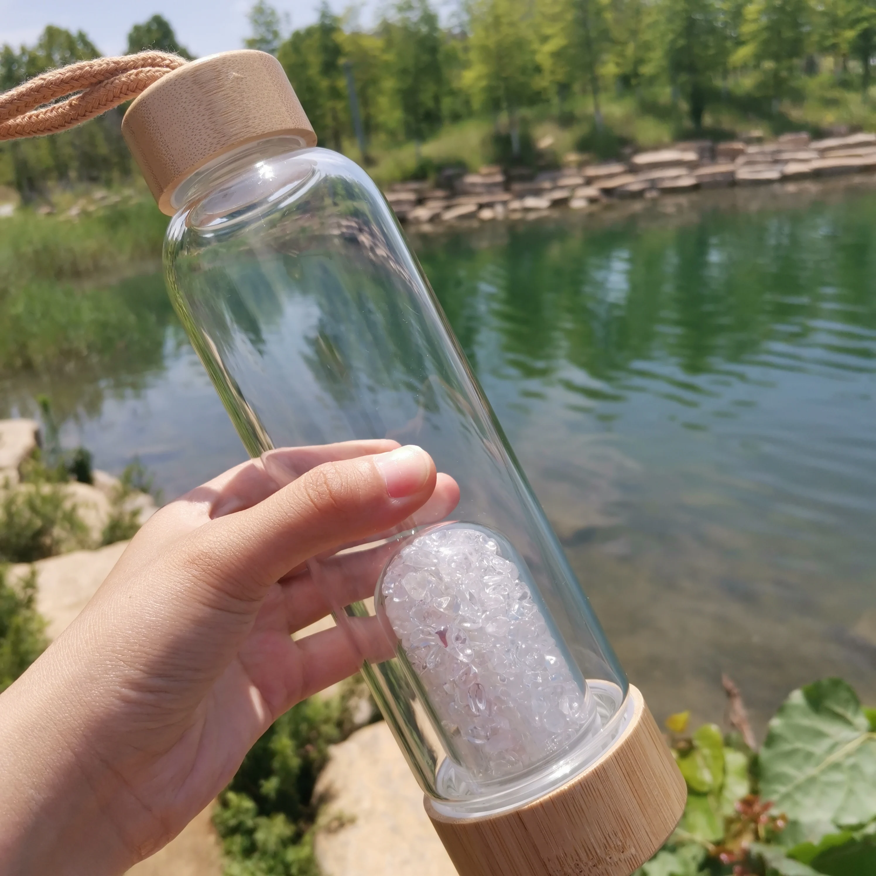 

Natural Quartz Crystal Glass Bamboo Cover Water Bottle Clear Quartz Chip Stone Point Wand Healing Infused Elixir Cup As Gift