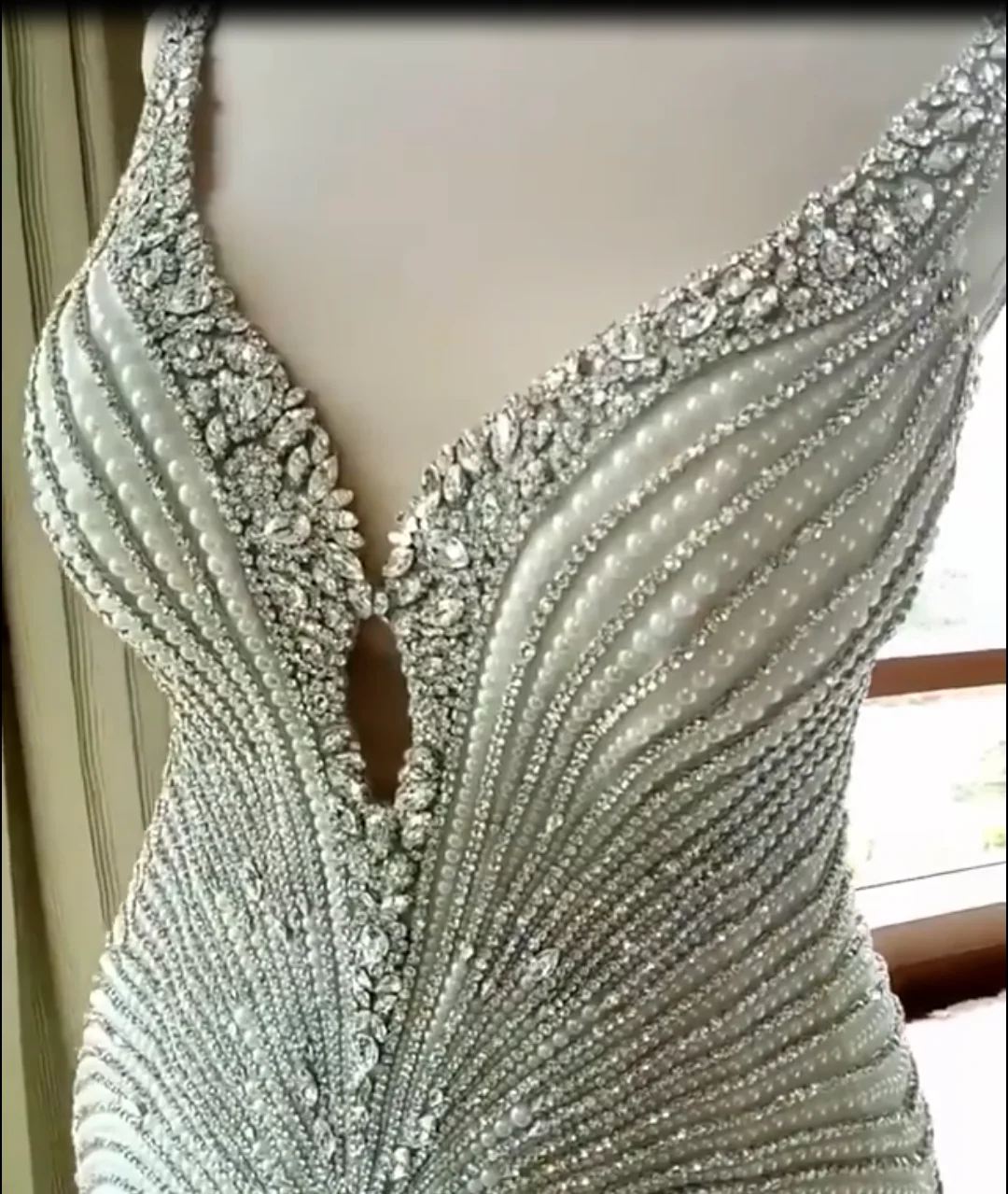 

Eslieb wedding dress with beadings rhinestone pearls bridal gown with lace long train sweetheart custom made HA127