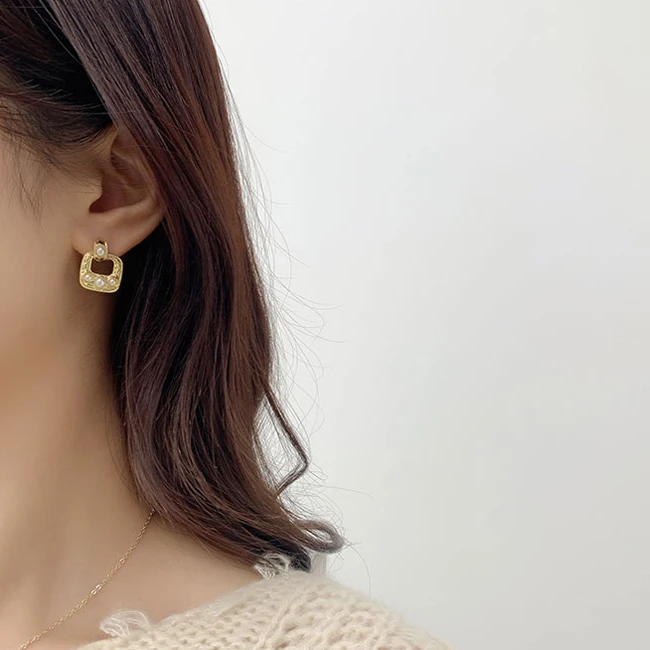 

XIAOBOACC Korean Fashion Earrings for Women Simple Elegant Temperament Square Pearl Ear Studs Gift Free Shipping