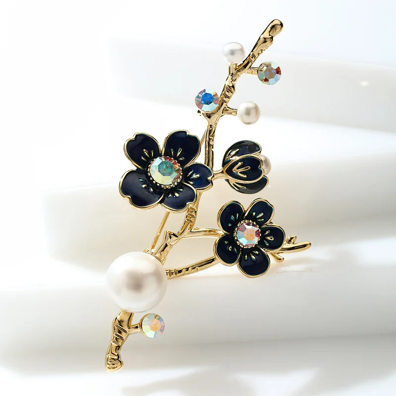 

2021 New Retro Elegant Plum Women's Brooch High-grade Brooches Pin Clothing Accessories