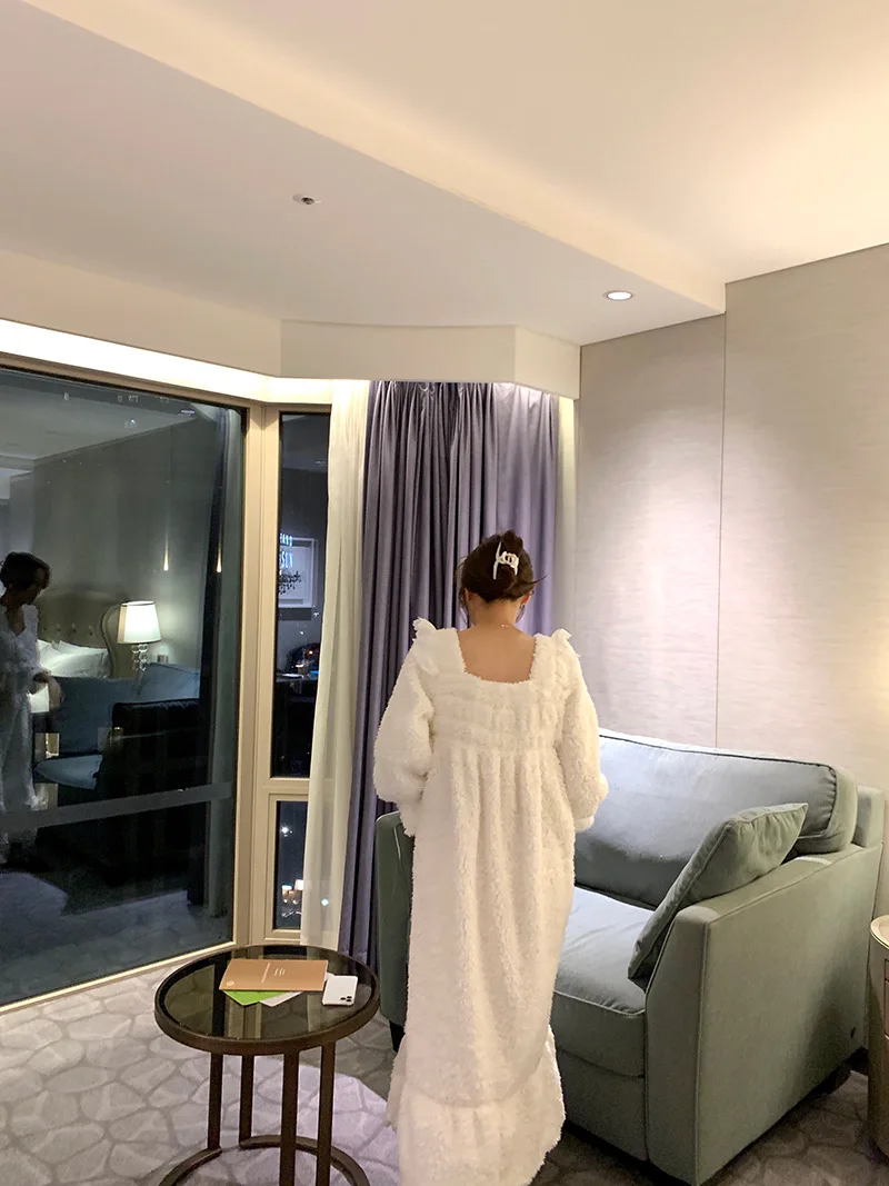 Осенне-зимние женские милые белые фланелевые пижамные комплекты/Ночная рубашка.