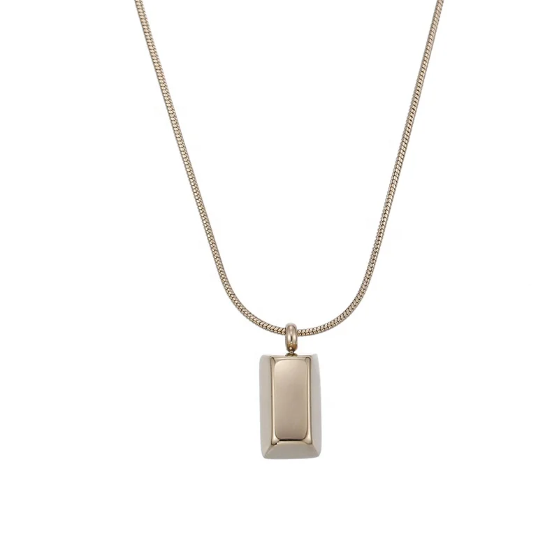

Hot Selling Fashion Gold Pendant Stainless Steel Necklaces 2021 Simple Design