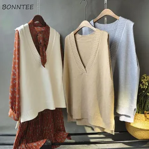 Жилет женский трикотажный, однотонный, с V-образным вырезом