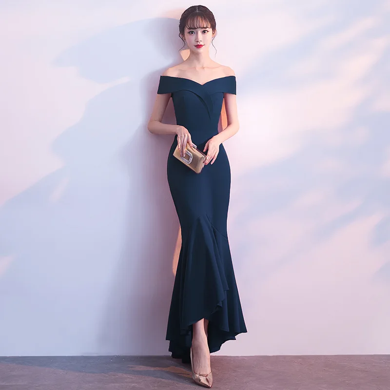 Темно-синие женские вечерние платья с вырезом лодочкой и открытой спиной