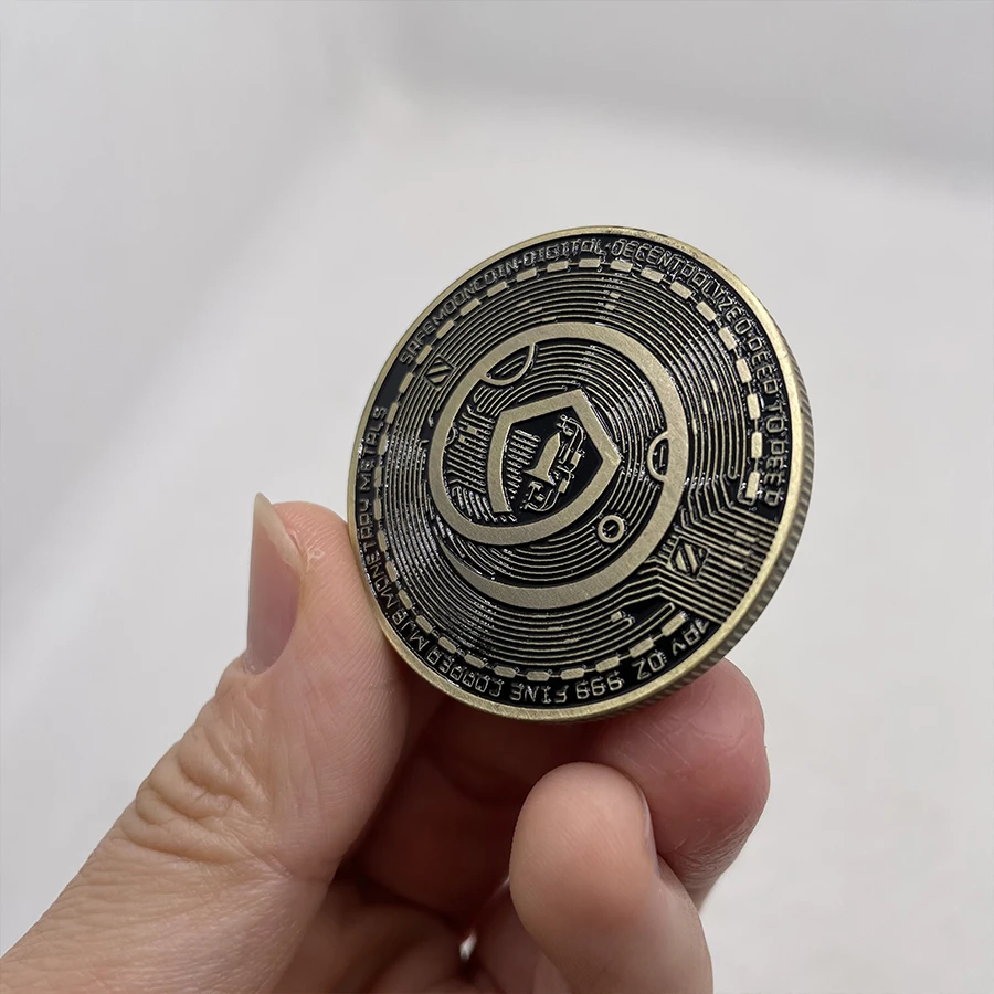 CO42 Красивая монета астронавт SAFEMOON Цифровая позолоченная криптовалюта